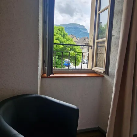 Hotel L'auberge De *